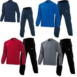 Nike Trainingsanzug Team in 4 verschiedenen Farben