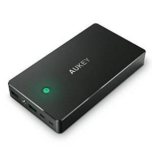 AUKEY Powerbank 20000mAh, 2 Ausgangports (2.4A Max jeder) + 1 Lightning Eingang+ 1 Micro USB Eingang
