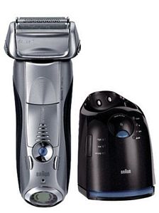 Braun Series 7 790CC 4 Pulsonic Herren Rasierer mit Reinigungsstation und Etui