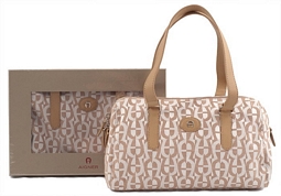 Verschiedene Etienne Aigner Handtaschen
